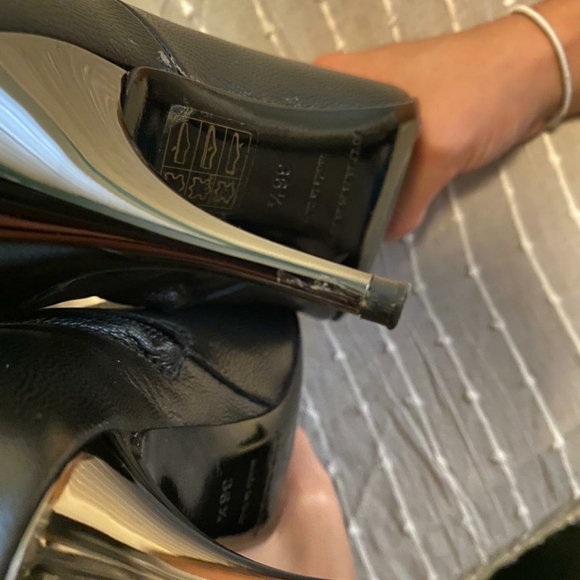 Pointed toe Burberry boots - Picture 3 of 5